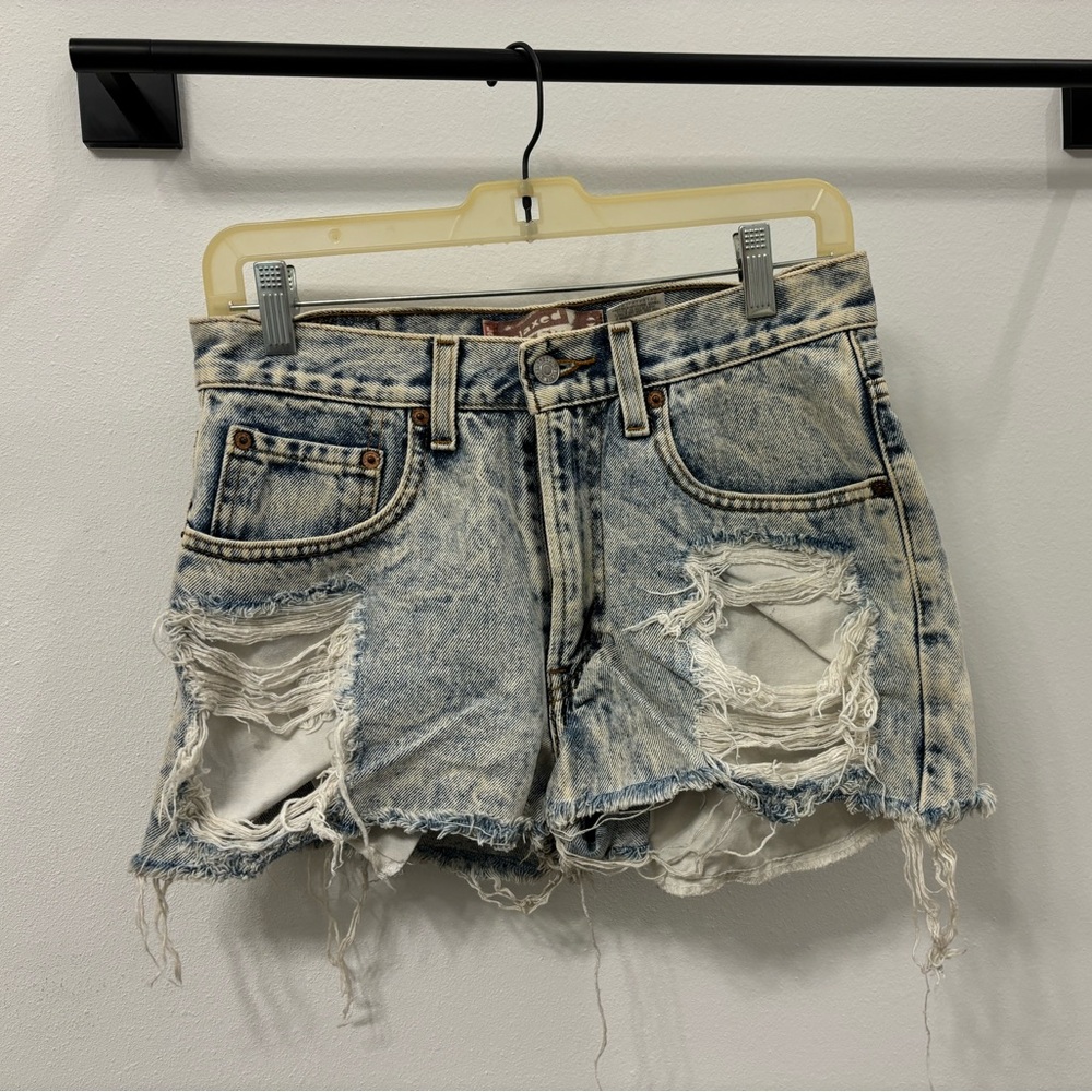Levi’s Distressed Cutoff Shorts 29”